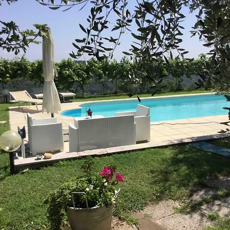 Al Pian アパート